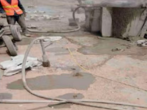 冯坡镇水泥混凝土路面板底注浆技术 路面脱空注浆整治方案