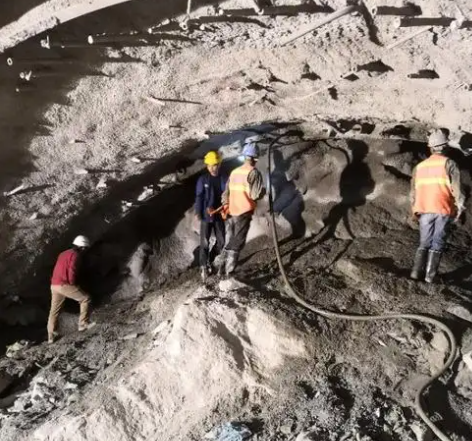 冯坡镇拱顶带模注浆料的施工流程及注意事项